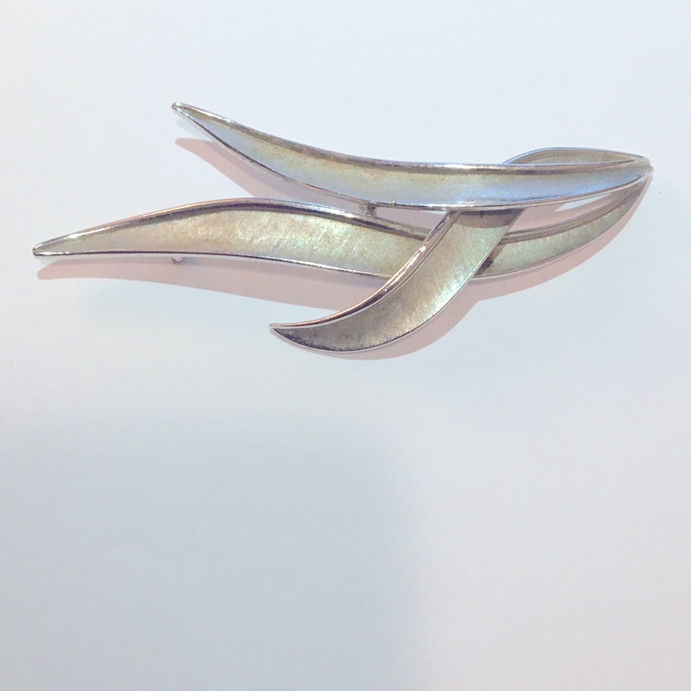 Vintage Trifari Twisted Brooch